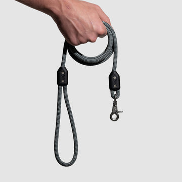 https://atlaspetcompany.com/cdn/shop/files/atlas-pet-compmany-lifetime-leash-climbing-rope-lifetime-warranty-dog-leash-6.jpg?v=1702424671&width=360